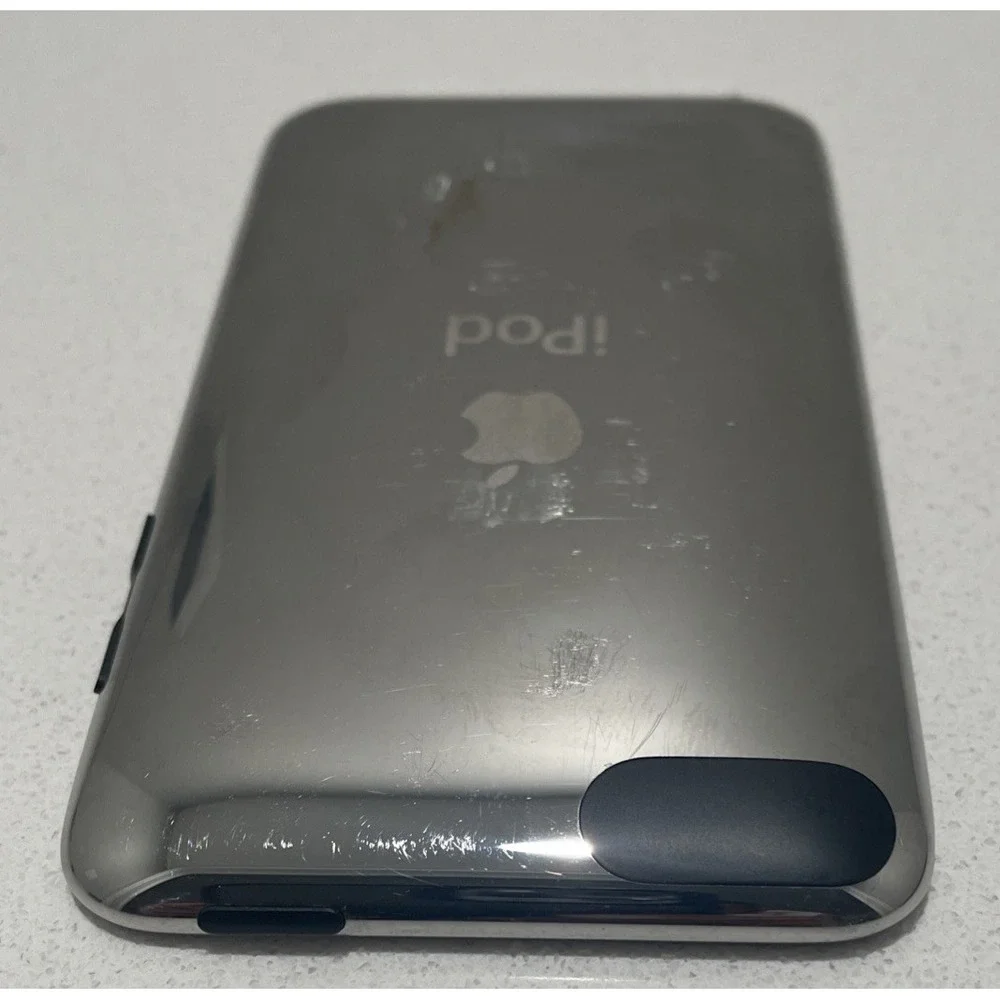 APPLE IPOD TOUCH 3RD GENERATION BLACK 32GB MODEL MC008LL USED